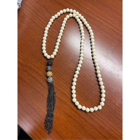 TASSEL NECKLACE STUNNING PIECE
$18
 New no tags - Picture 3 of 3